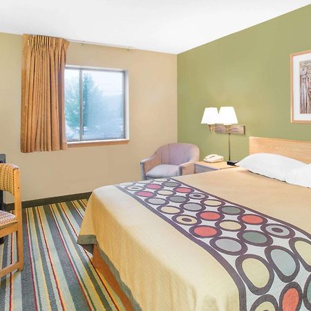 Super 8 By Wyndham East Moline Hotel Exterior foto
